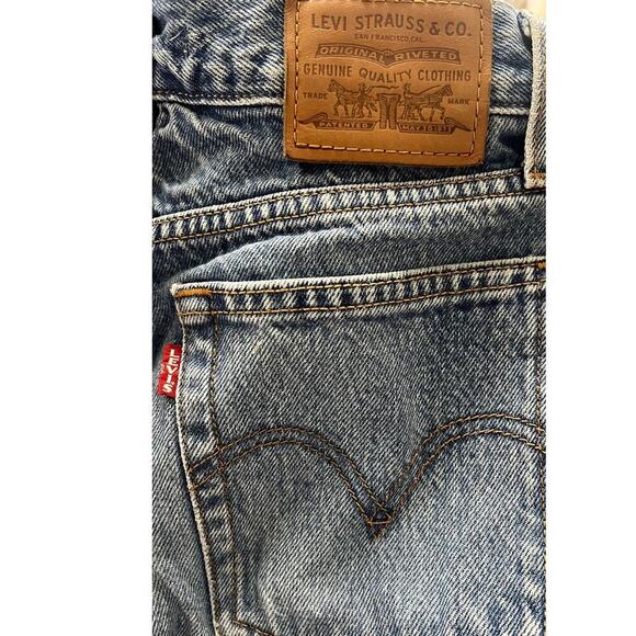 Levi’s Premium Wedgie Icon Fit in Higher Lover Blue Denim Distressed Jeans Sz 24 - Picture 4 of 5